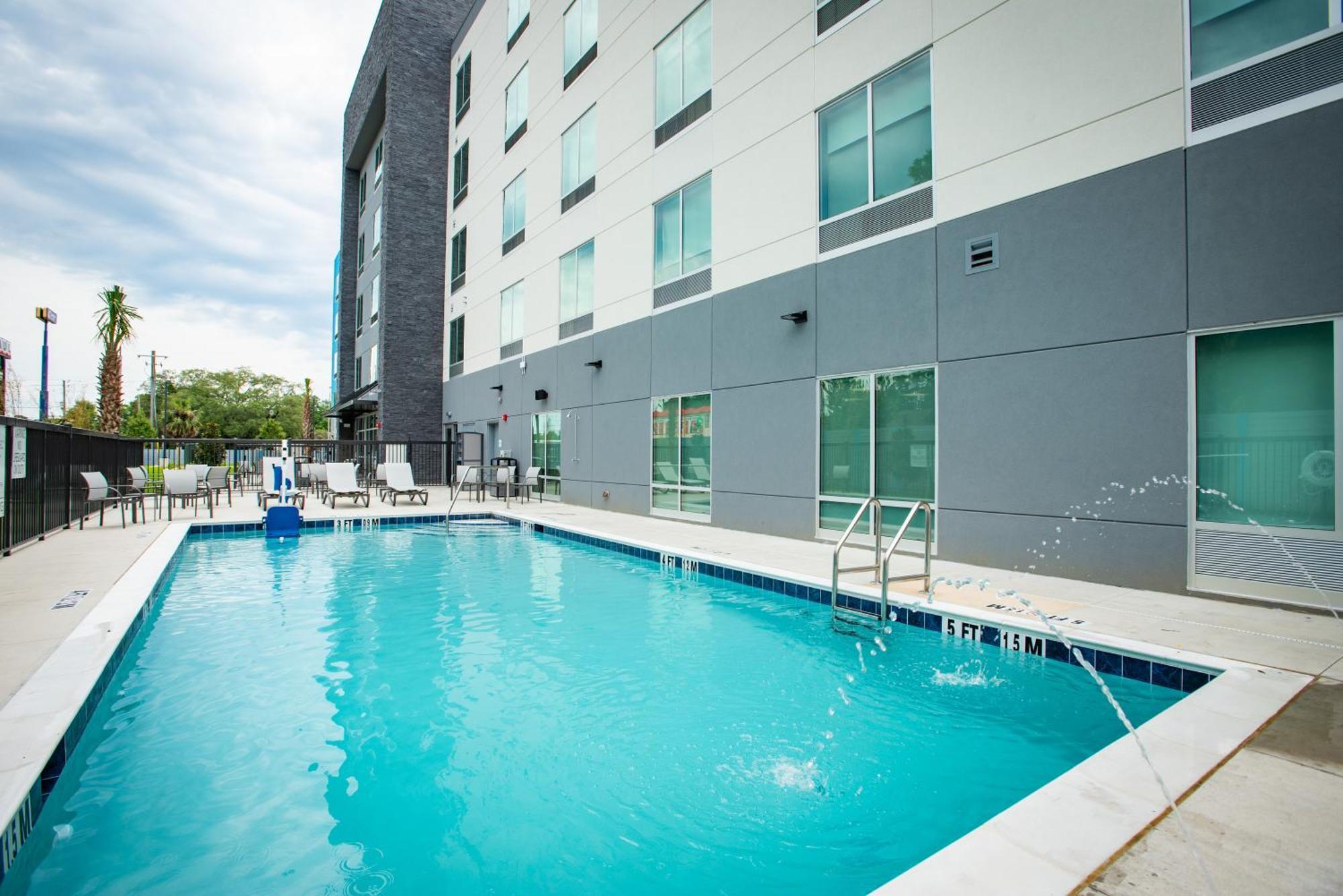 Holiday Inn Express & Suites Pensacola Airport North - I-10 By Ihg Ferry Pass Ngoại thất bức ảnh